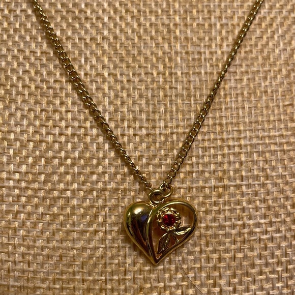 Jewelry - 💫$10 add on. Sweet red stone gold heart necklace